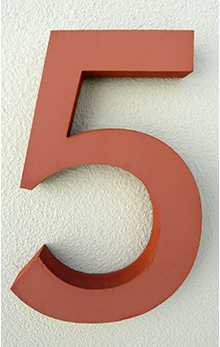 Husnumre i beton â ockerĂžd